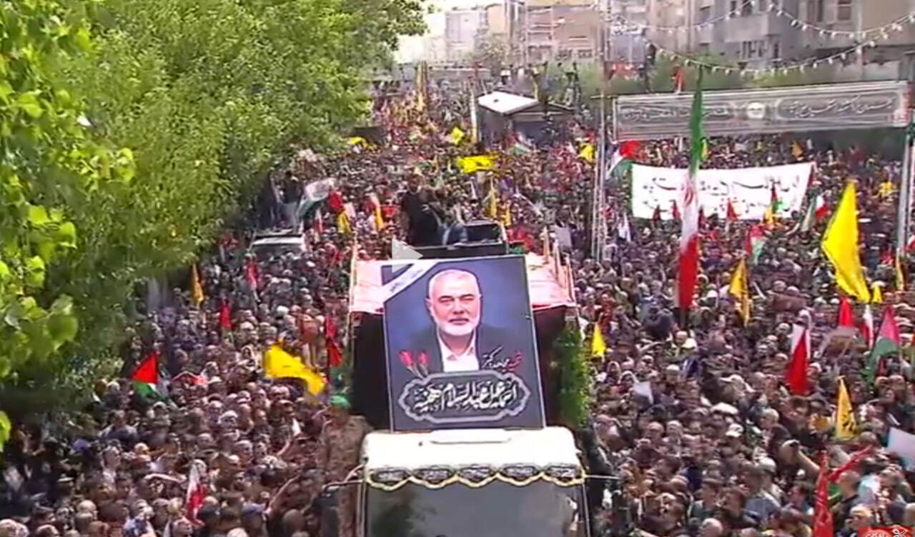 حضور حماسی در مراسم تشییع شهید هینه بیانگر پیوند عمیق و ناگسستی ملت های ایران و فلسطین است حضور حماسی در مراسم تشییع شهید هینه بیانگر پیوند عمیق و ناگسستی ملت های ایران و فلسطین است