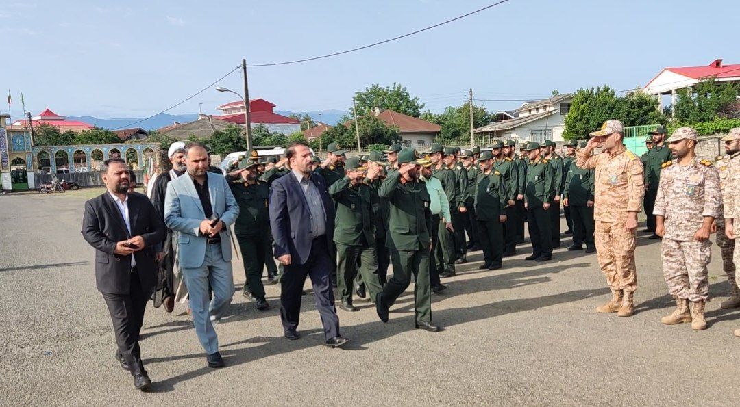 صبحگاه مشترک نیرو‌های نظامی در گلزار شهدای شلمان