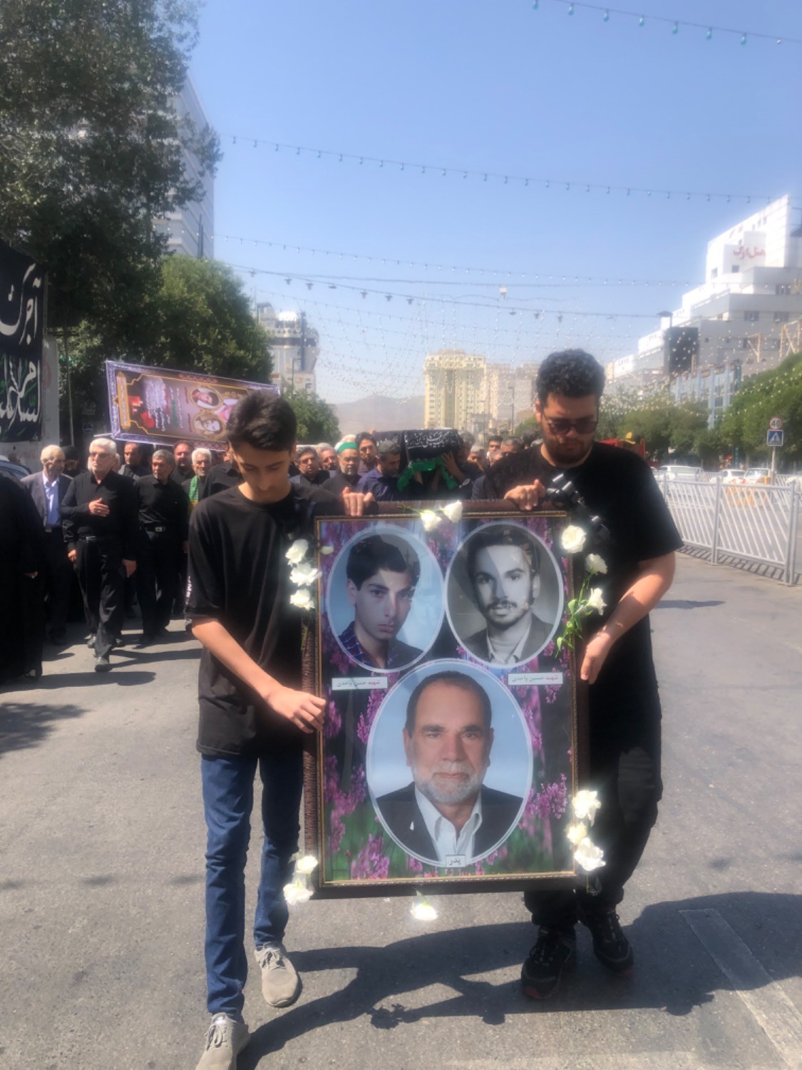 تشییع و خاکسپاری پدر شهیدان «حسین و حسن واحدی» در مشهد