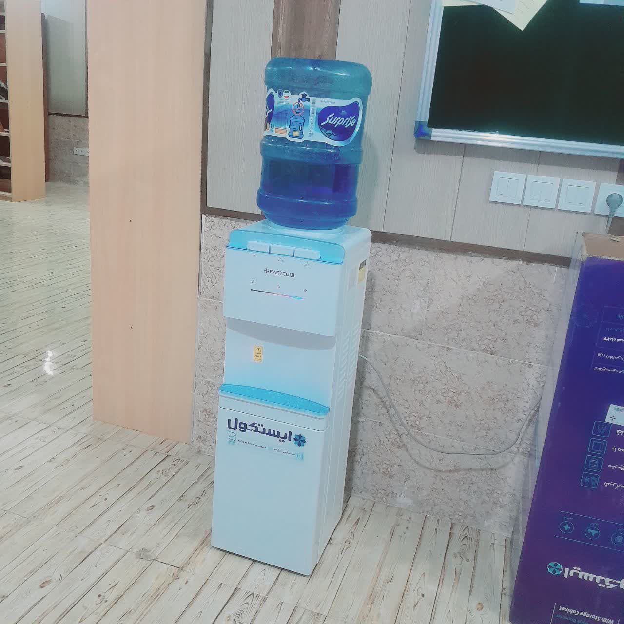 اهدای یک دستگاه آبسردکن به کتابخانه روستای سربالای تربت حیدریه اهدای یک دستگاه آبسردکن به کتابخانه روستای سربالای تربت حیدریه