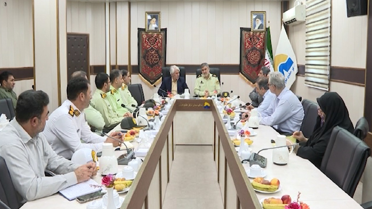 تجلیل فرمانده انتظامی هرمزگان از خبرنگاران تجلیل فرمانده انتظامی هرمزگان از خبرنگاران