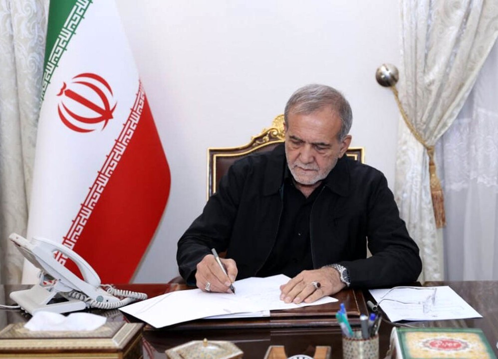 پیام تسلیت رئیس جمهور در پیامی درگذشت مادر شهیدان اکبری باصری پیام تسلیت رئیس جمهور در پیامی درگذشت مادر شهیدان اکبری باصری