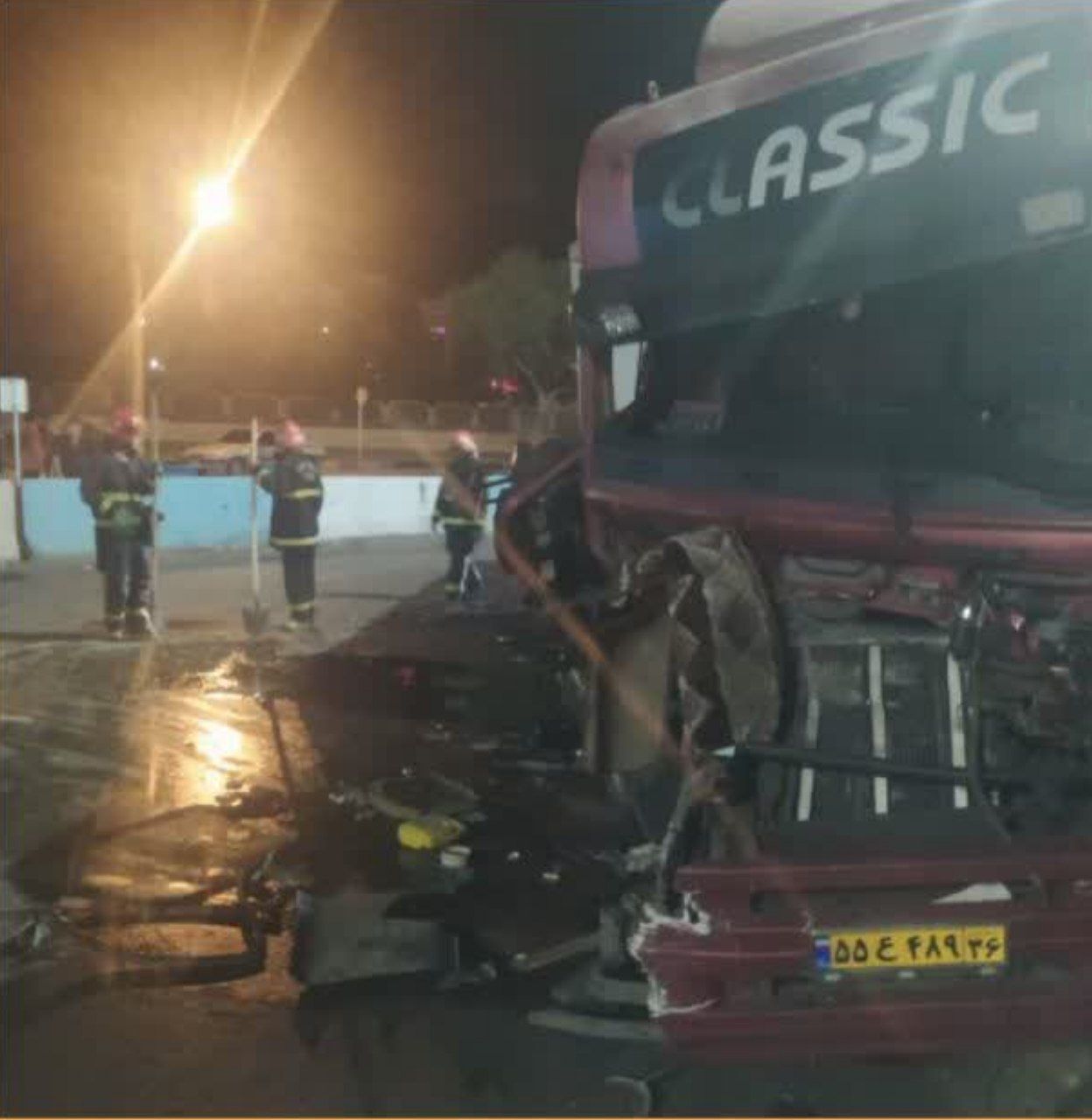 برخورد دو دستگاه تریلر در محور نیشابور - مشهد برخورد دو دستگاه تریلر در محور نیشابور - مشهد