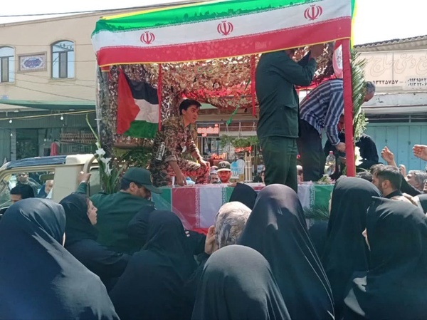 تشییع و خاکسپاری شهید مدافع حرم در اصفهان تشییع و خاکسپاری شهید مدافع حرم در اصفهان