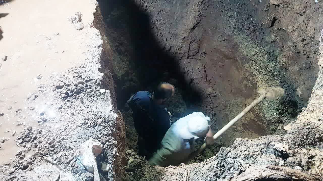 رفع اتفاق خط اصلی شبکه توزیع آب در جاده باغرود نیشابور