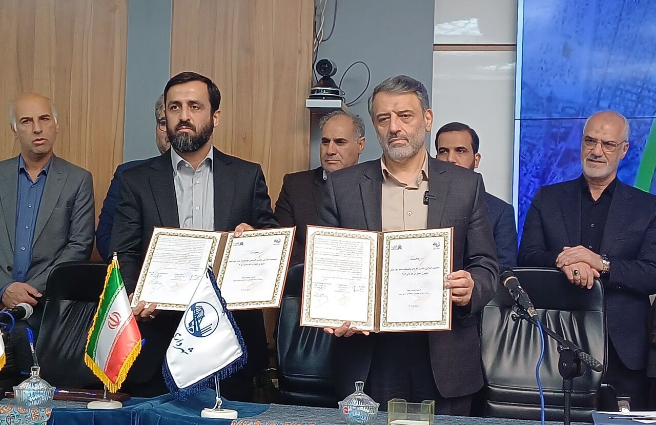 امضای تفاهم نامه طرح ۱۷ ساله قطار شهری اهواز