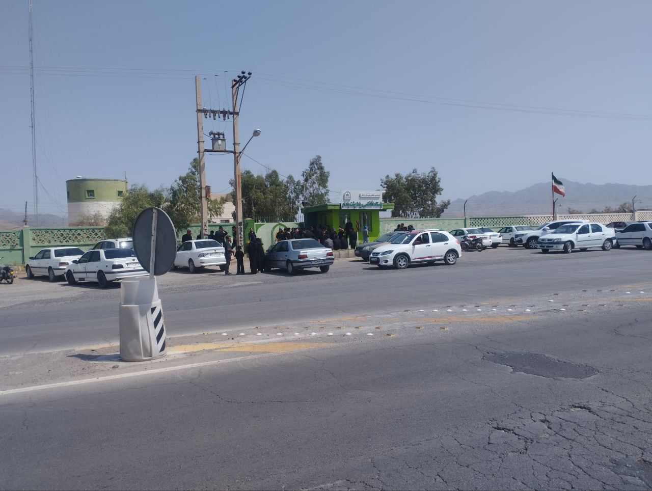 اعتراض اهالی روستای رباط پشت بادام به حفر چاه عمیق  در نزدیکی روستا اعتراض اهالی روستای رباط پشت بادام به حفر چاه عمیق  در نزدیکی روستا