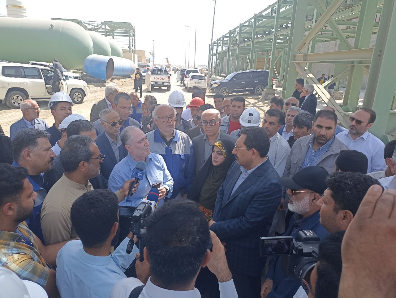 بازدیدوزیر صمت از مجتمع فولاد مَکُّران بازدیدوزیر صمت از مجتمع فولاد مَکُّران