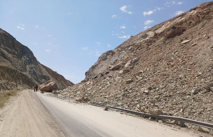 مسدود شدن گردنه زنجیرگاه در بخش انارک نایین مسدود شدن گردنه زنجیرگاه در بخش انارک نایین