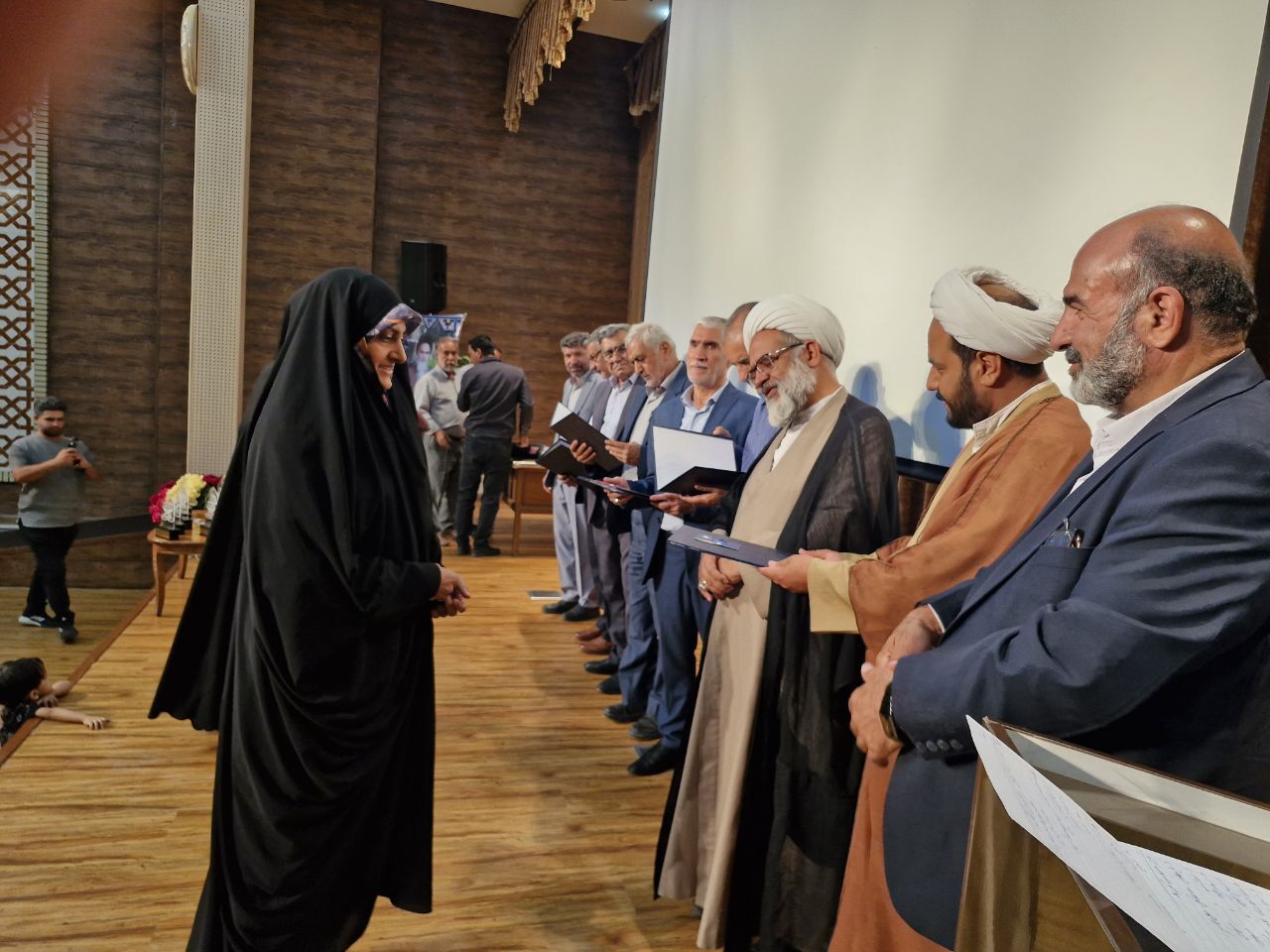 اختتامیه دوره تخصصی حفظ قرآن کریم در سیرجان اختتامیه دوره تخصصی حفظ قرآن کریم در سیرجان