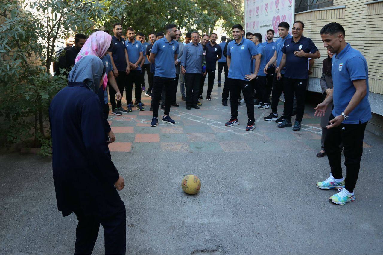 اقدام خیرخواهانه ملیپوشان فوتسال پیش از پرواز به ازبکستان اقدام خیرخواهانه ملیپوشان فوتسال پیش از پرواز به ازبکستان
