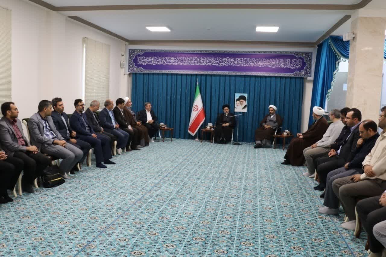 دیدار جمعی ازاستادان دانشگاه ارومیه با نماینده ولی فقیه درآذربایجان غربی دیدار جمعی ازاستادان دانشگاه ارومیه با نماینده ولی فقیه درآذربایجان غربی