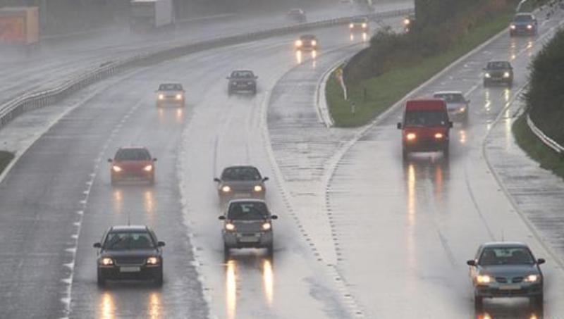 جادههای خراسان شمالی بارانی و لغزنده است جادههای خراسان شمالی بارانی و لغزنده است