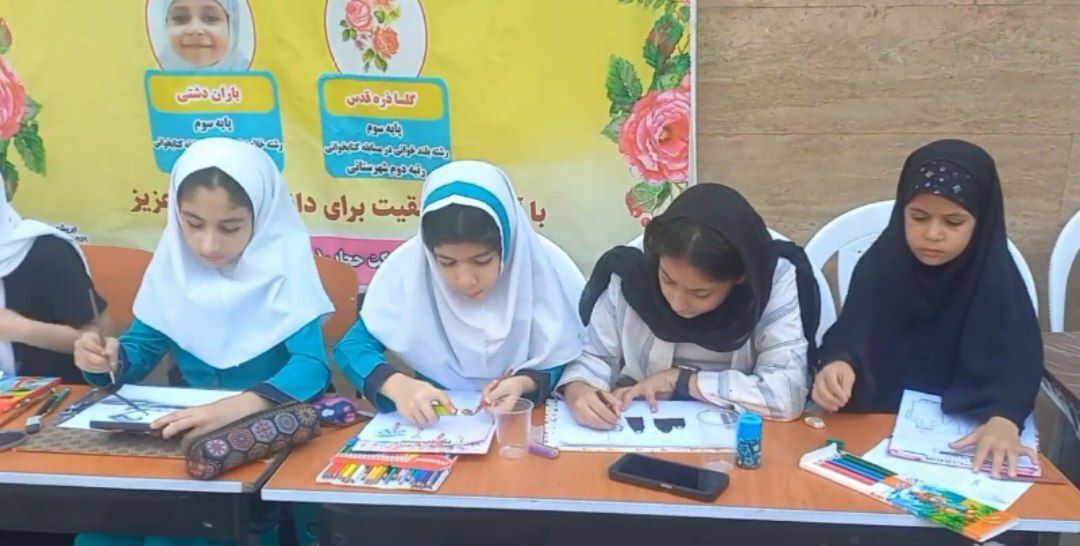 رقابت دانش آموزان صومعه سرایی در مسابقه نقاشی