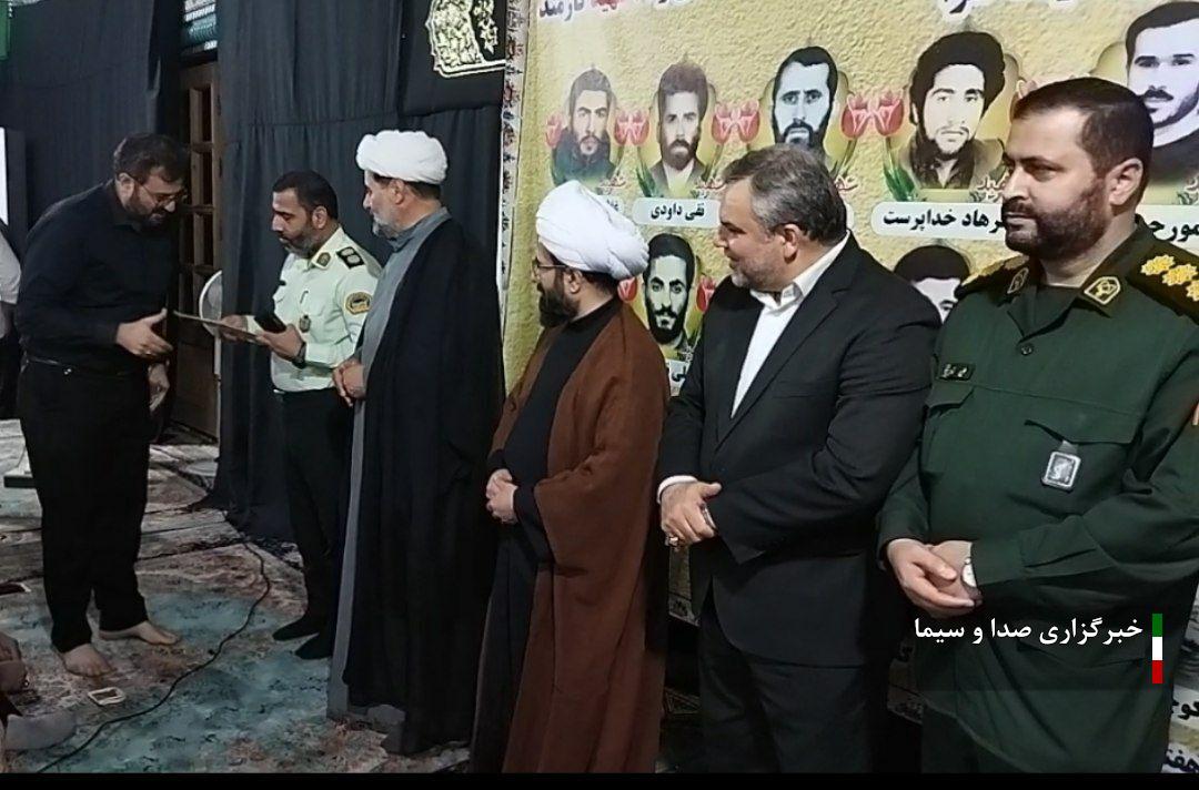 تجلیل از کارمندان نمونه در گیلان تجلیل از کارمندان نمونه در گیلان