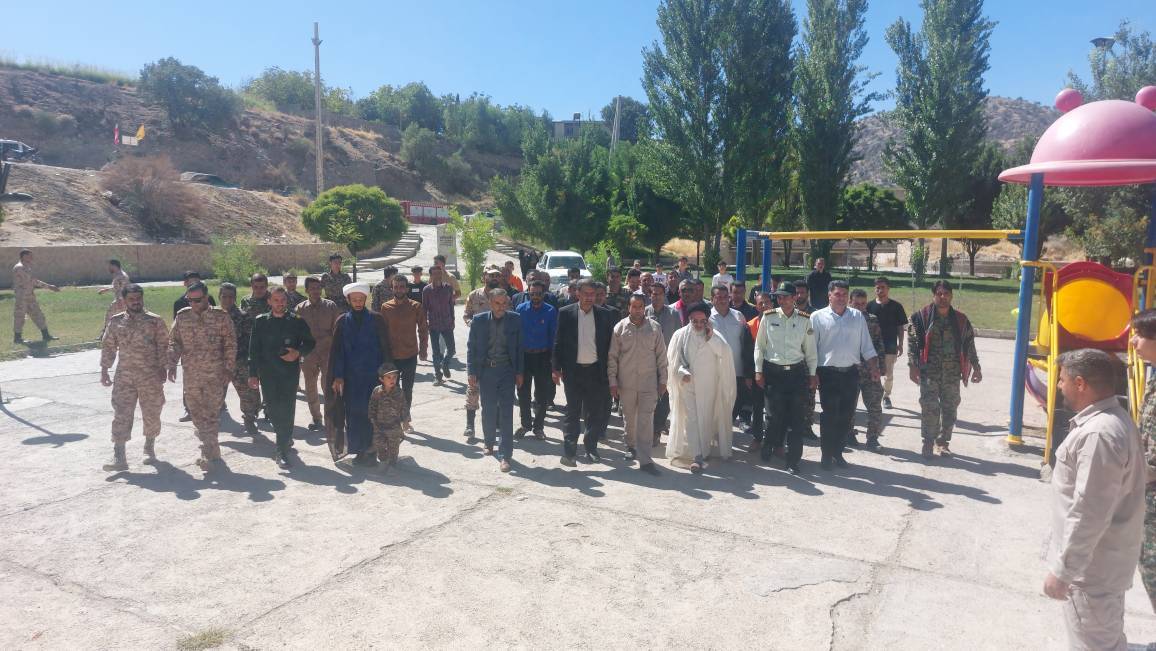 غبار روبی و عطر افشانی گلزار شهدای پاتاوه غبار روبی و عطر افشانی گلزار شهدای پاتاوه