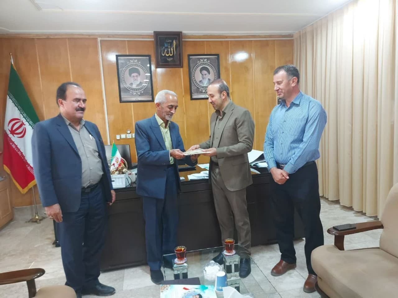 تقدیر رئیس هیات نظارت بر انتخابات در آذربایجان غربی از فرمانداربوکان تقدیر رئیس هیات نظارت بر انتخابات در آذربایجان غربی از فرمانداربوکان