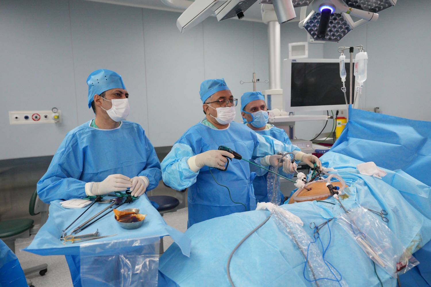 عمل موفق جراحی پیشرفته بیمار مبتلا به تومور کلیه در مشهد