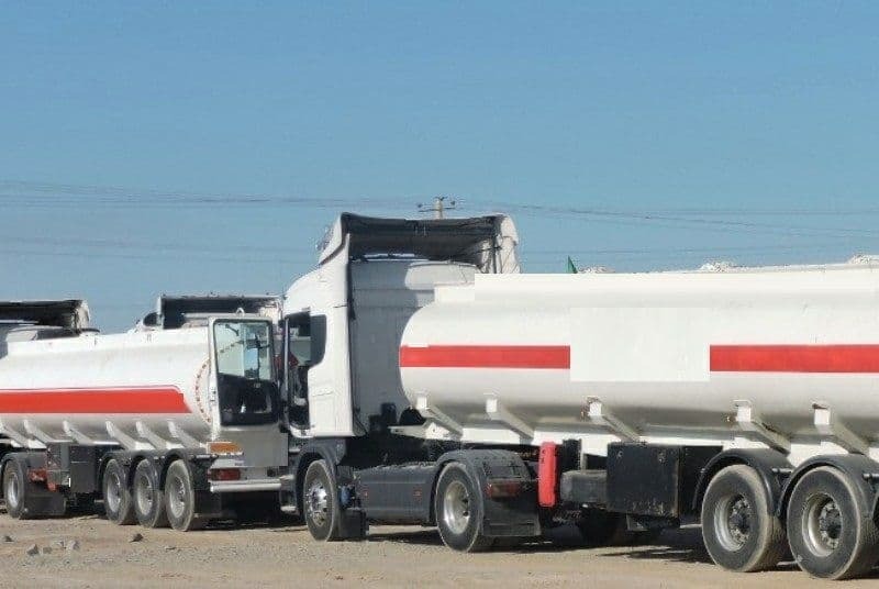 توقیف ۲ تانکر با ۶۰ هزار لیتر گازوئیل قاچاق در یزد توقیف ۲ تانکر با ۶۰ هزار لیتر گازوئیل قاچاق در یزد