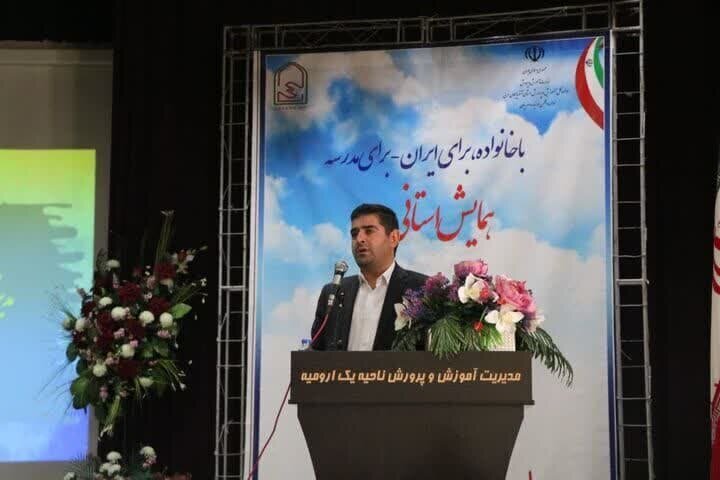 لزوم همراهی وهمکاری مدرسه و خانواده در مسیر صحیح تربیتی دانشآموزان لزوم همراهی وهمکاری مدرسه و خانواده در مسیر صحیح تربیتی دانشآموزان