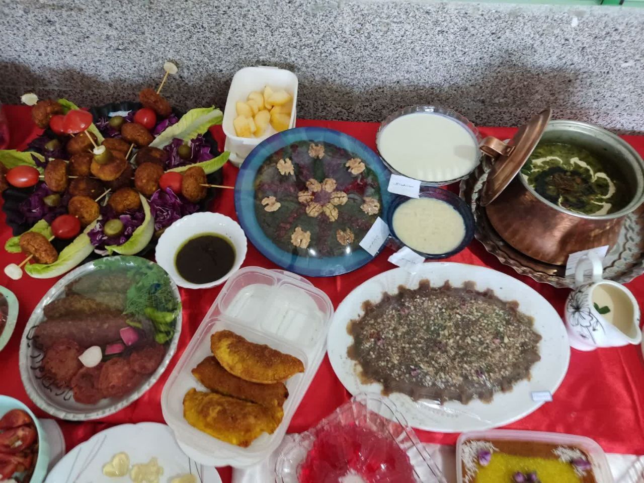 برگزاری جشنواره غذاهای سالم و بومی محلی دانش آموزان مدارس بخش رخ برگزاری جشنواره غذاهای سالم و بومی محلی دانش آموزان مدارس بخش رخ