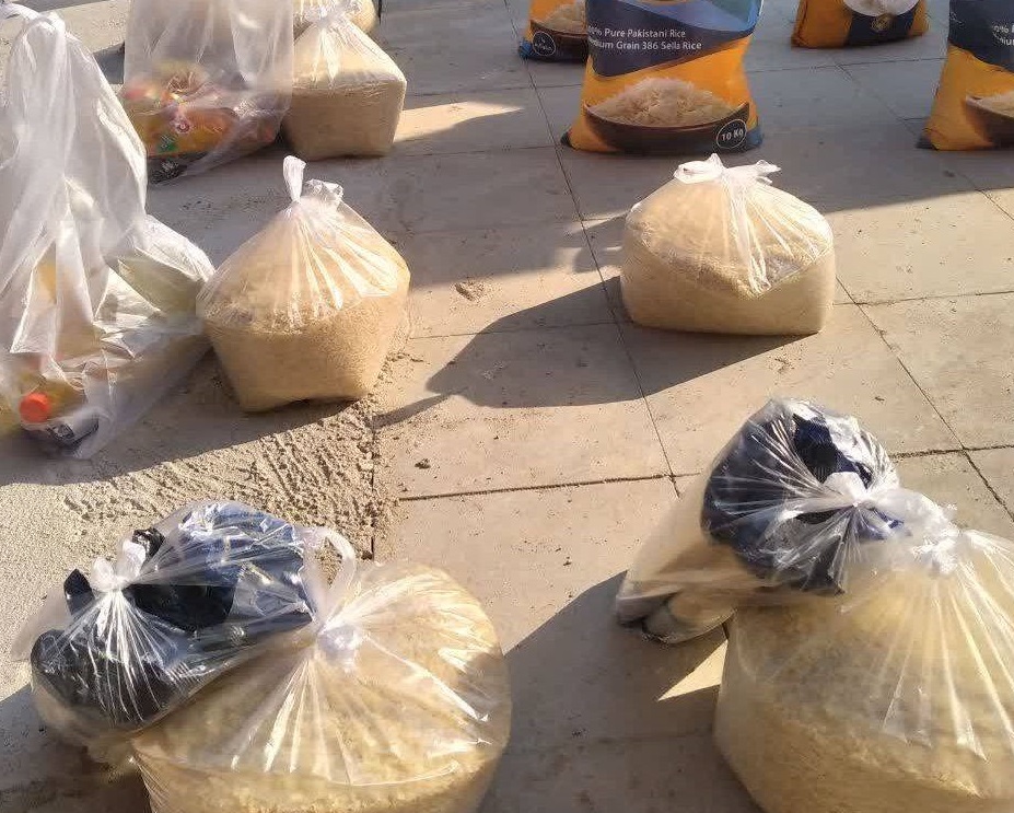 توزیع بستههای معیشتی میان مددجویان از محل تعیین مجازاتهای جایگزین در سردشت دزفول توزیع بستههای معیشتی میان مددجویان از محل تعیین مجازاتهای جایگزین در سردشت دزفول