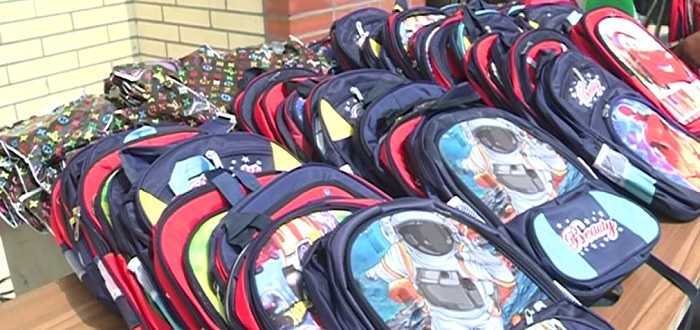 اهدا ۶۸۵ بسته تحصیلی بین دانش آموزان روستای چهچکور اهدا ۶۸۵ بسته تحصیلی بین دانش آموزان روستای چهچکور