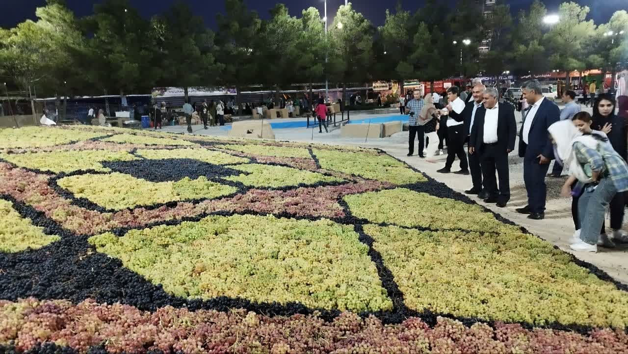 برگزاری هفتمین جشنواره انگور در ارومیه