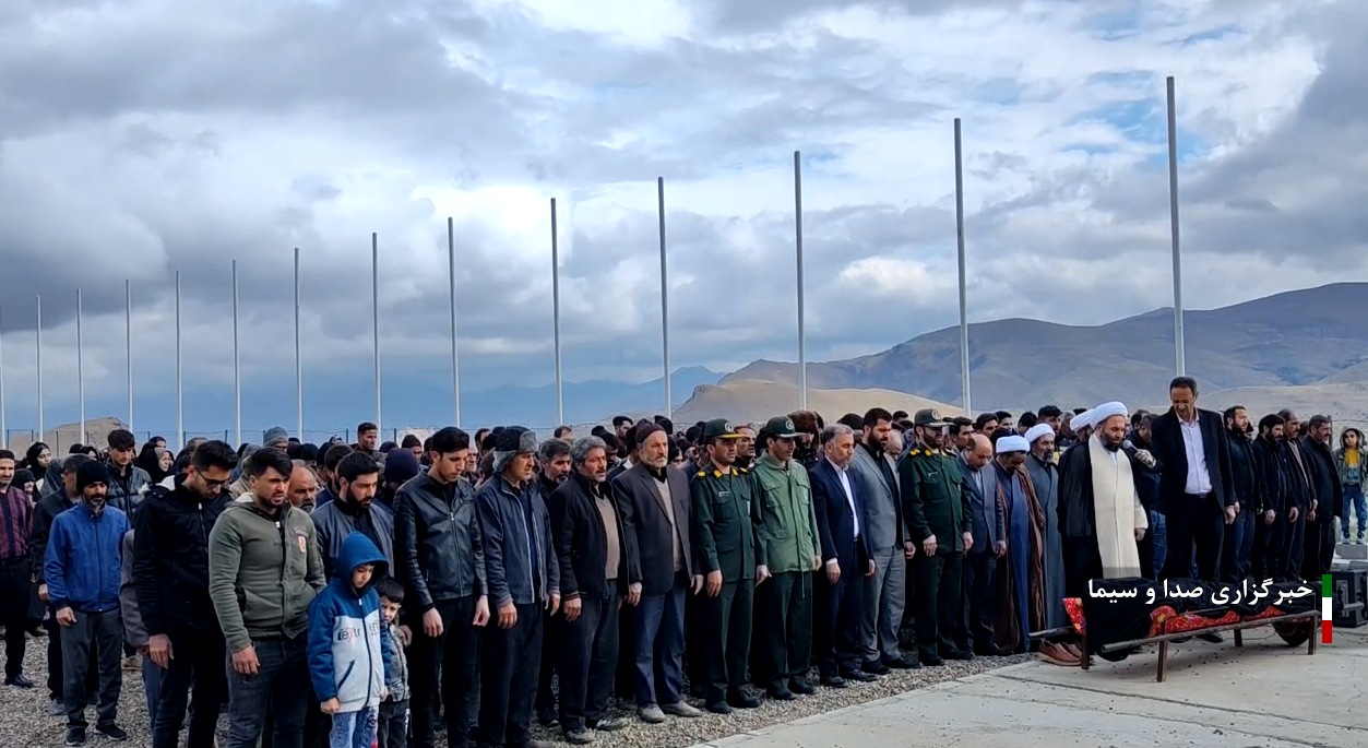 تشییع پیکر پدر شهید رحیمیان در ورزقان تشییع پیکر پدر شهید رحیمیان در ورزقان