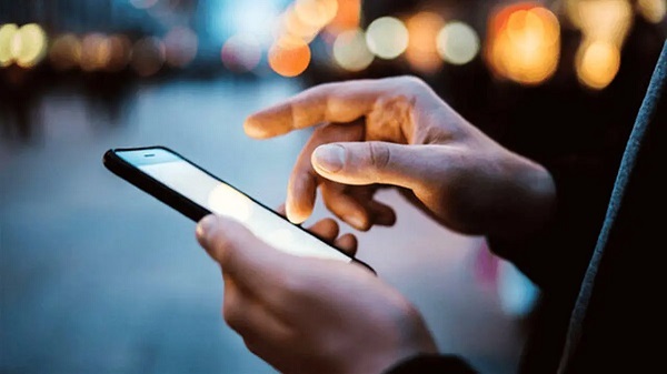 کاهش واردات تلفن همراه در 7 ماهه امسال