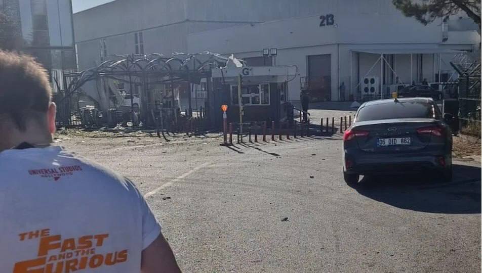 سه کشته و ۱۴ زخمی در حمله تروریستی به شرکت هوا فضا در منطقه «کهرمان» سه کشته و ۱۴ زخمی در حمله تروریستی به شرکت هوا فضا در منطقه «کهرمان»