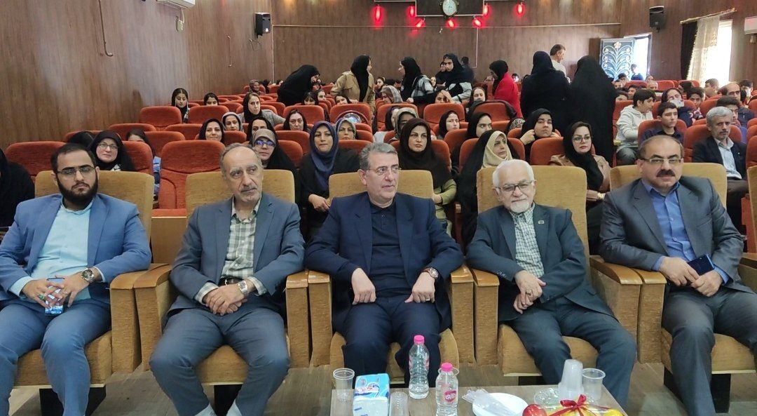 تجلیل از دانش آموزان نخبه شهرستان لنگرود