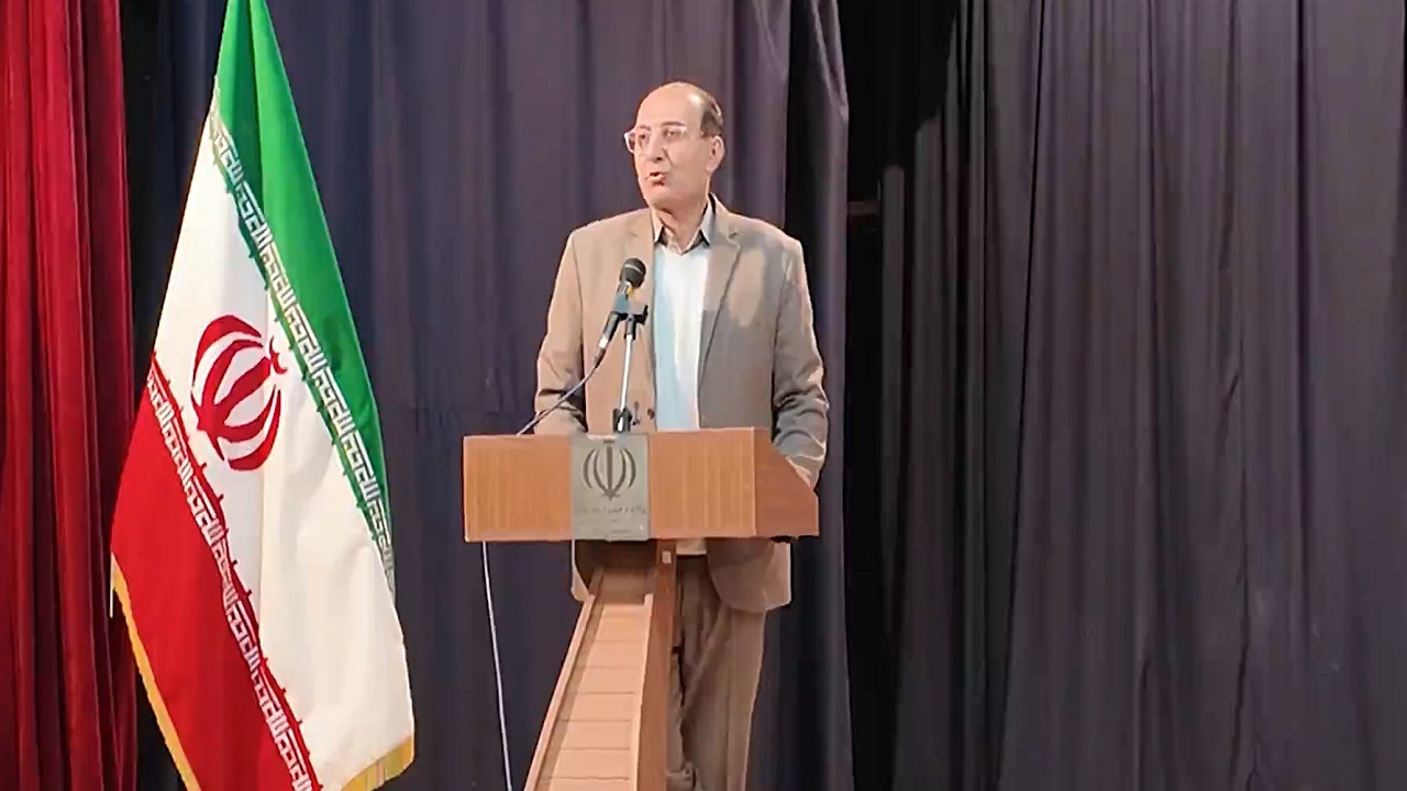 تجلیل از نویسندگان و فعالان هنر تئاتر در آذرشهر تجلیل از نویسندگان و فعالان هنر تئاتر در آذرشهر