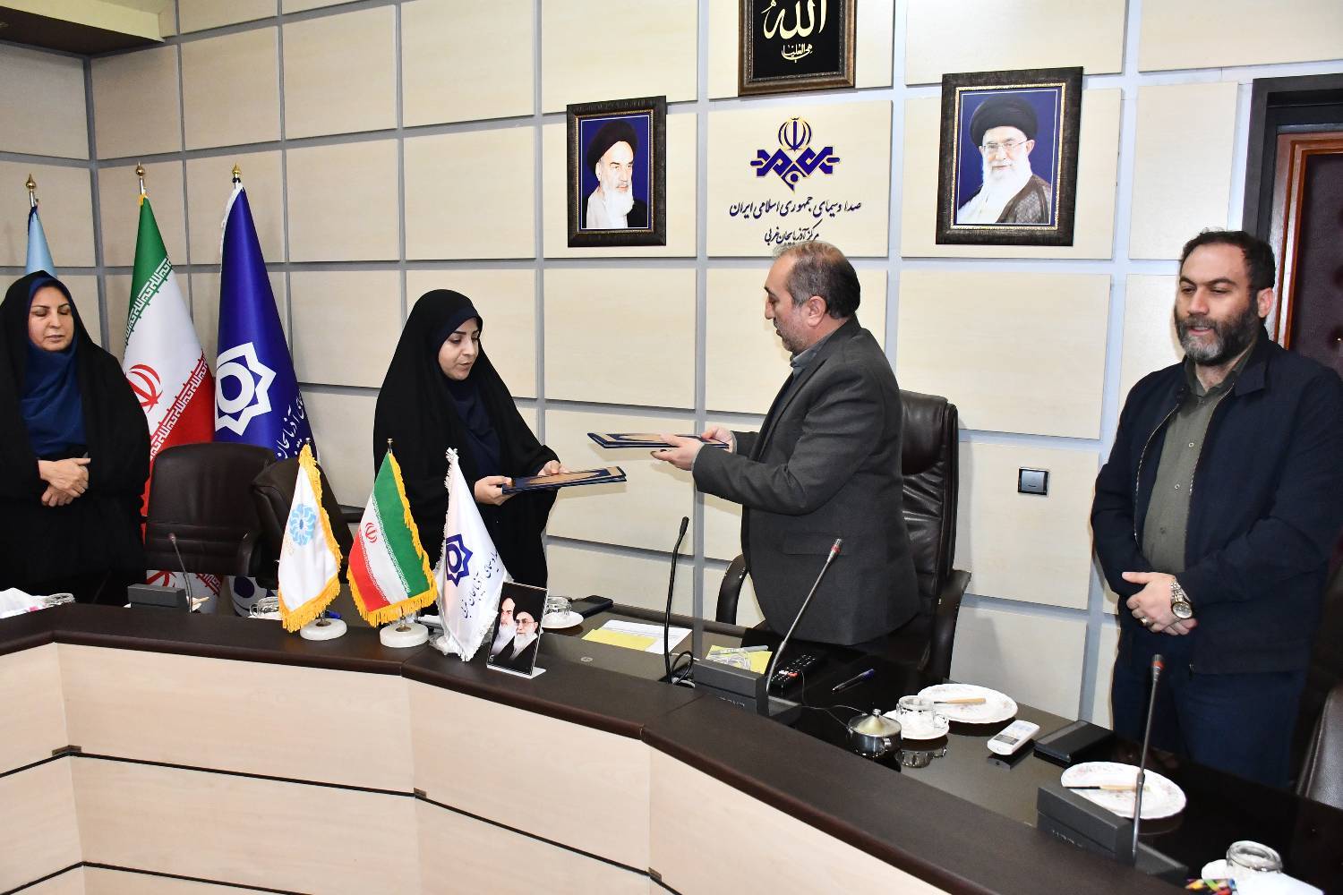 ترویج فرهنگ کتابخوانی با همکاری صداوسیمای آذربایجان غربی و اداره کل کتابخانههای عمومی ترویج فرهنگ کتابخوانی با همکاری صداوسیمای آذربایجان غربی و اداره کل کتابخانههای عمومی