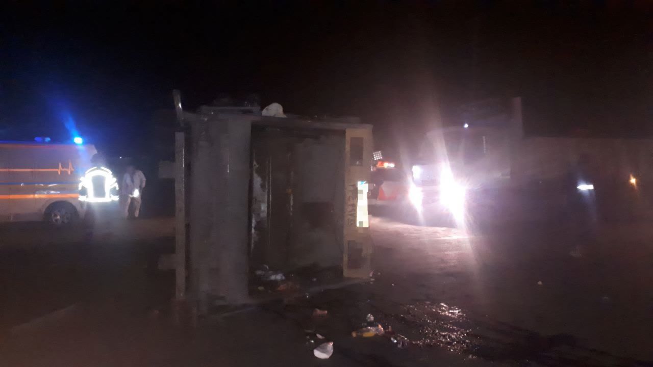 واژگونی یکدستگاه کامیونت در محور سبزوار به روداب واژگونی یکدستگاه کامیونت در محور سبزوار به روداب