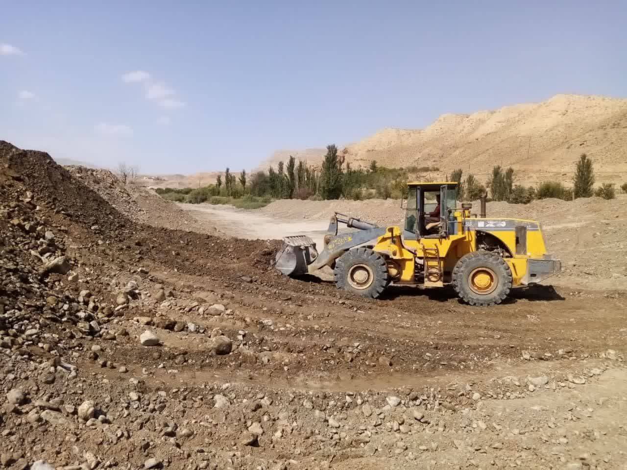 ۱۲ کیلومتر رودخانه های شهرستان کلات لایروبی شد ۱۲ کیلومتر رودخانه های شهرستان کلات لایروبی شد