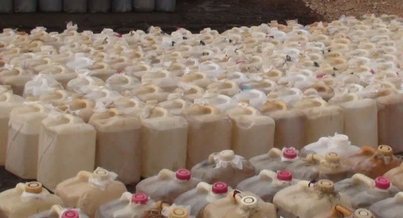 کشف ۲ هزار لیتر سوخت قاچاق در دالاهو کشف ۲ هزار لیتر سوخت قاچاق در دالاهو