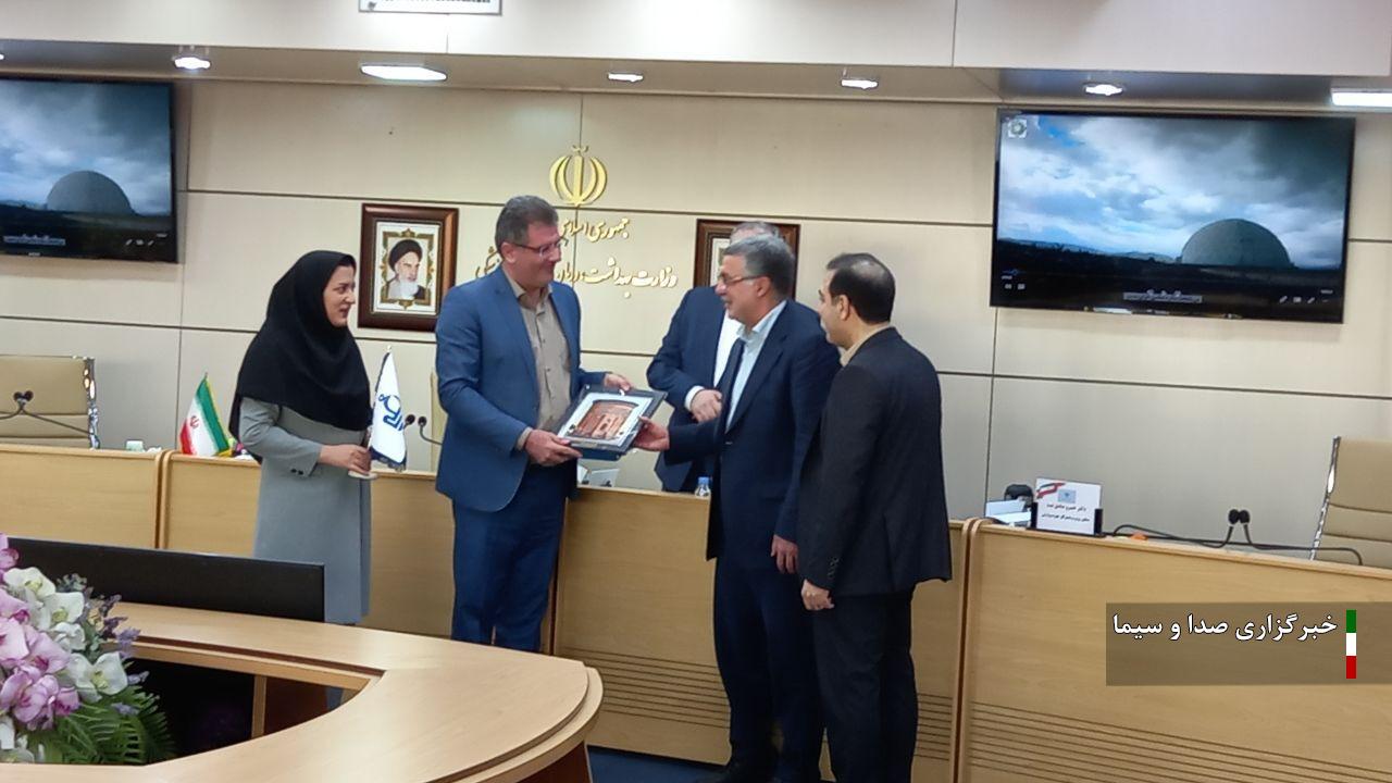 اعطای گواهینامه پیوستن مراغه به جمع شهرهای سالم جهان اعطای گواهینامه پیوستن مراغه به جمع شهرهای سالم جهان