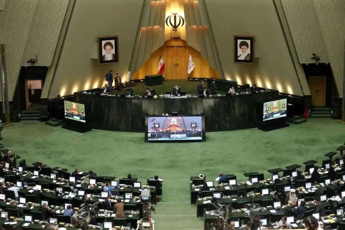 گردشگران خارجی مشهد مقدس باید عوارض پرداخت کنند