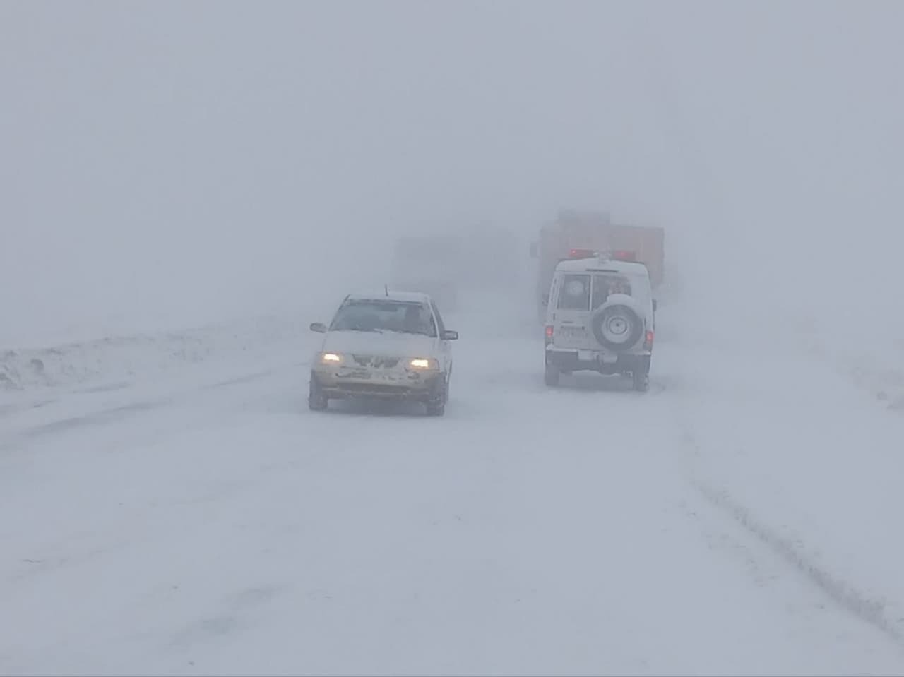 امدادرسانی به ۵۴ نفر از متاثرین برف و کولاک در آذربایجان غربی امدادرسانی به ۵۴ نفر از متاثرین برف و کولاک در آذربایجان غربی