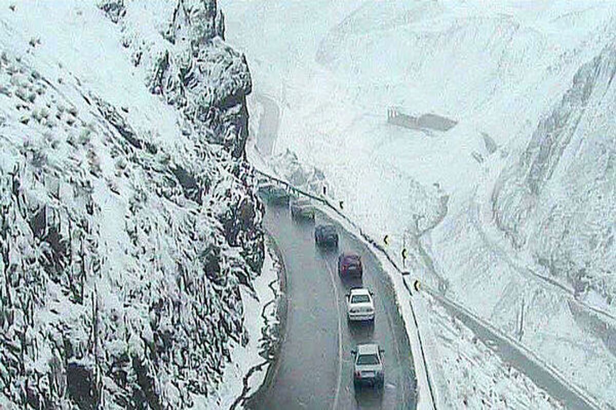 لغزندگی جادههای مازندران بر اثر بارش برف لغزندگی جادههای مازندران بر اثر بارش برف