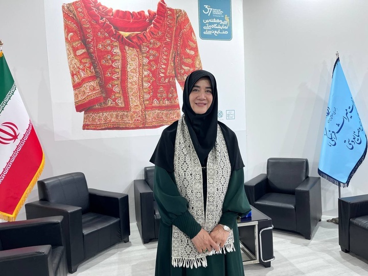 فروش میلیاردی هنرمندان، صنعتگران و فعالان حوزه صنایع دستی در سی و هفتمین نمایشگاه ملی صنایعدستی فروش میلیاردی هنرمندان، صنعتگران و فعالان حوزه صنایع دستی در سی و هفتمین نمایشگاه ملی صنایعدستی