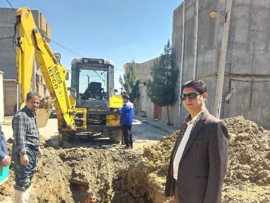 رفع شکستگی لوله خط انتقال مخزن سوگلی تپه میاندوآب