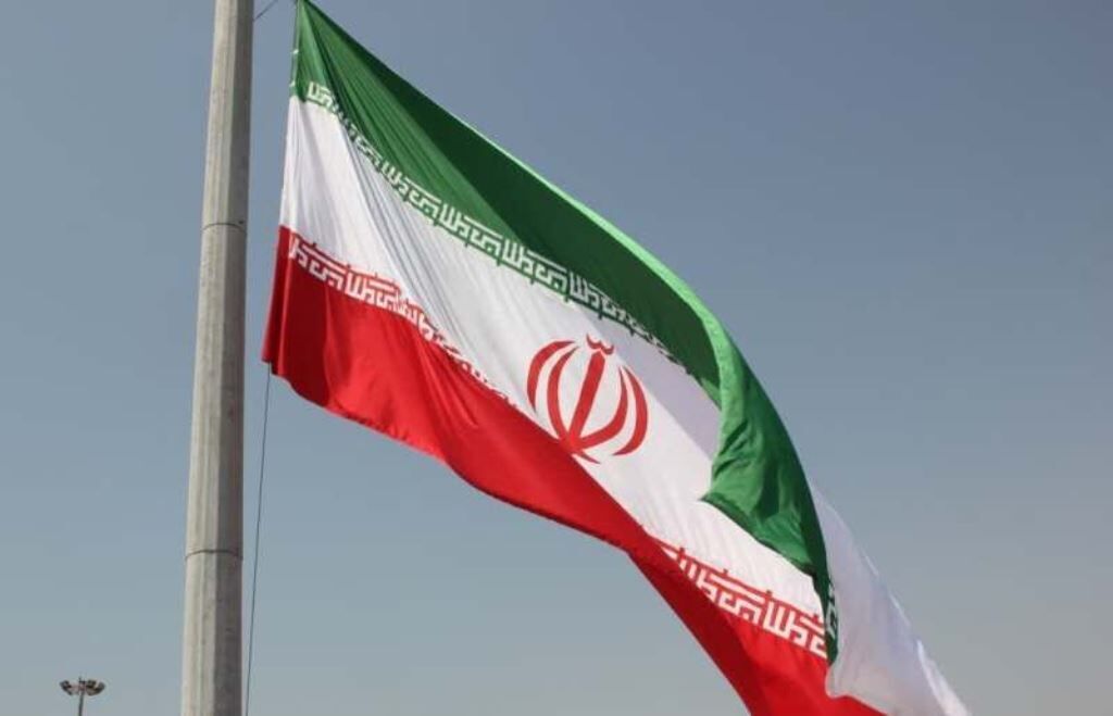 اهتزار پرچم جمهوری اسلامی ایران در در بندرعباس