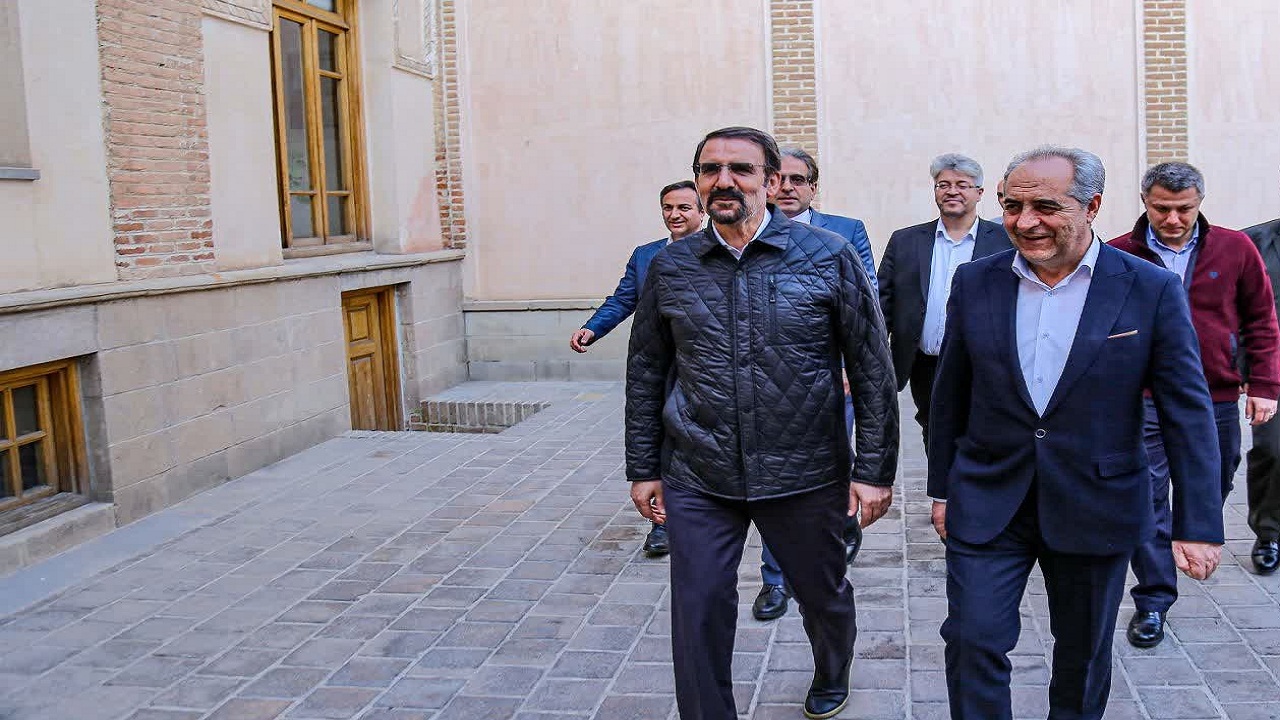 بازدید مشاور سیاسی رئیس جمهور از موزه مکاتب هنری تبریز