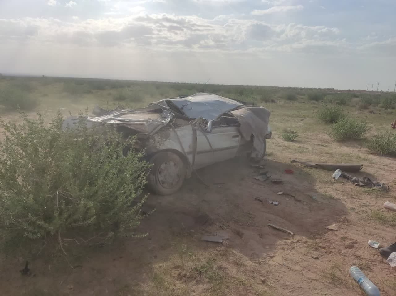 واژگونی سواری پژو با یک کشته و یک مجروح در محور حاجی آباد-قاین