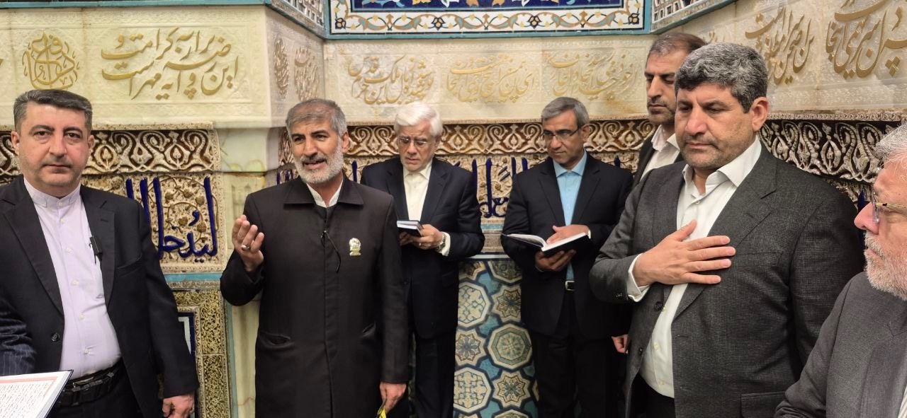 معاون اول رئیس جمهور به زیارت بارگاه امام رضا(ع) مشرف شد معاون اول رئیس جمهور به زیارت بارگاه امام رضا(ع) مشرف شد