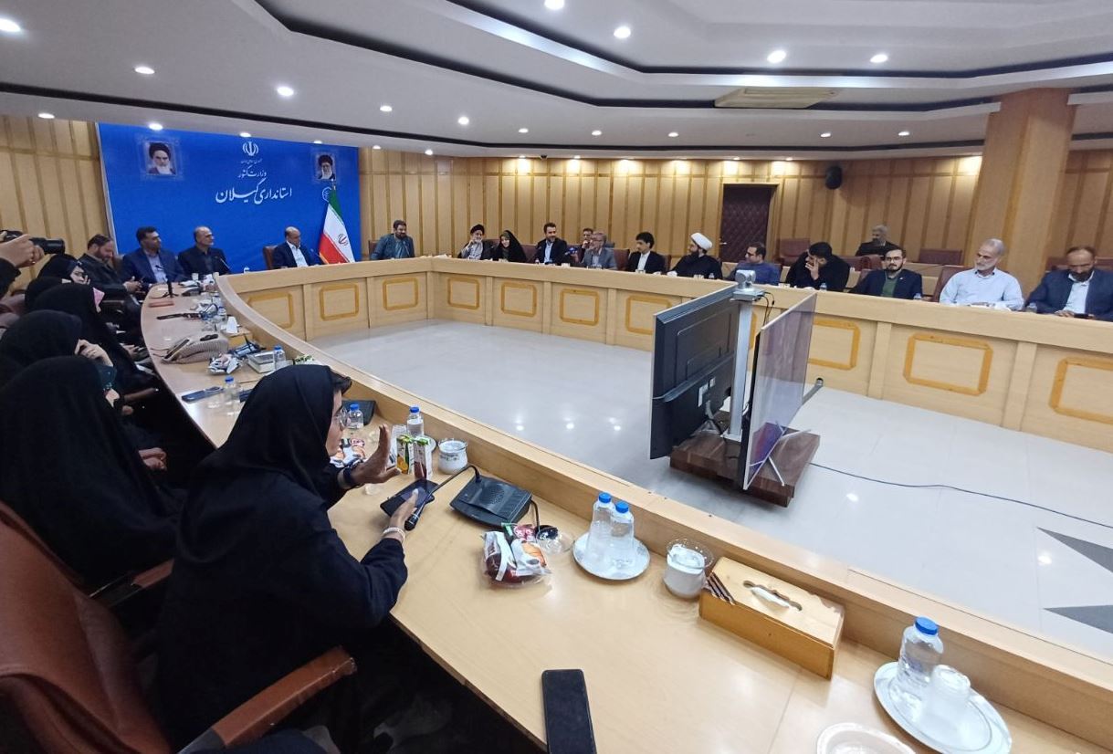 محفل ادبی «عصر شعر روایت» در رشت