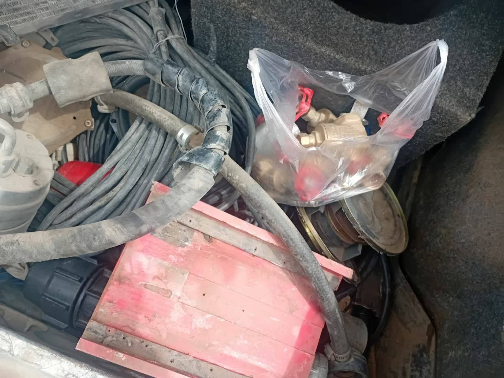 متوقف شدن سارق سیم و کابل برق با شلیک پلیس