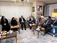دیدار وزیر راه و شهرسازی با خانواده شهید شوشوتری